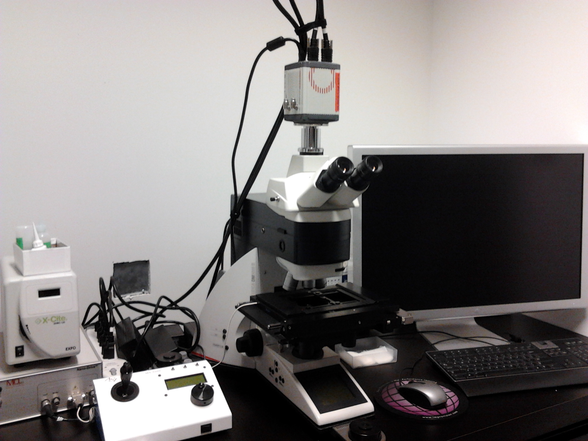Leica DM 5000B Image of the Leica DM 5000B microscope and accessory equipment