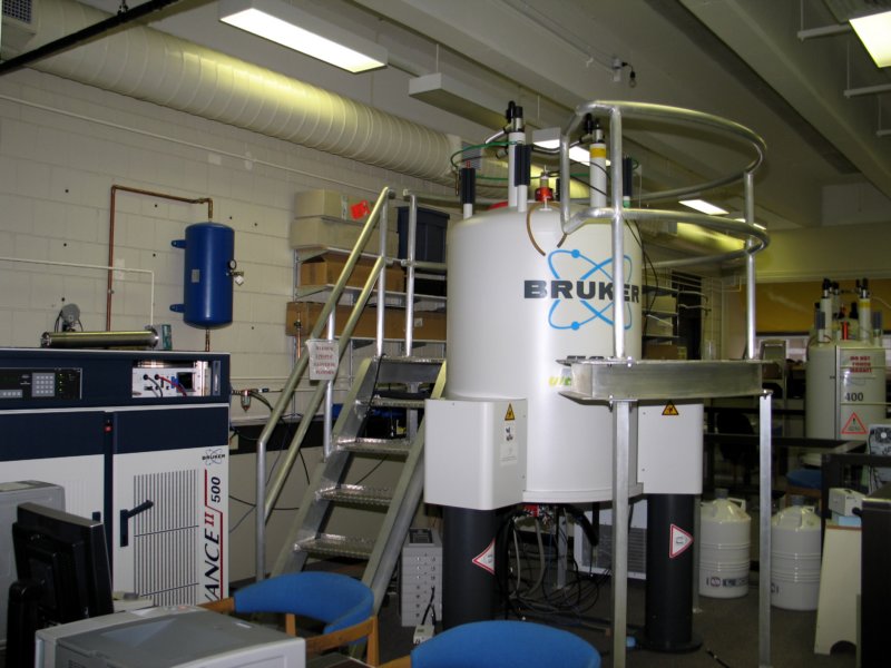 500 MHz NMR spectrometer Image of a Bruker 500 MHz NMR spectrometer